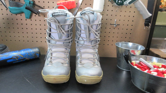 Used Askew Snowboarding Boots - Size 25,0