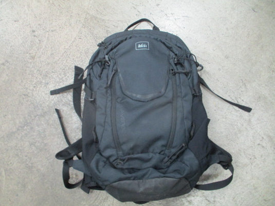 Used REI Traverse 30L Day Hiking Backpack
