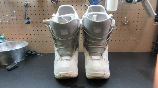 Load image into Gallery viewer, Used Burton Mint Snowboard Boots - Size 7.5

