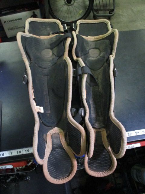 Load image into Gallery viewer, Used Easton Gametime Adult Shin Guards in Black
