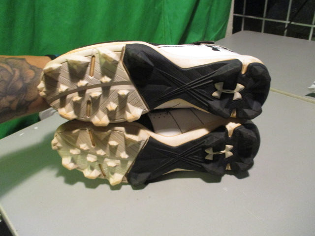 Load image into Gallery viewer, Used Under Armour BH Size Youth 4.5 Cleats
