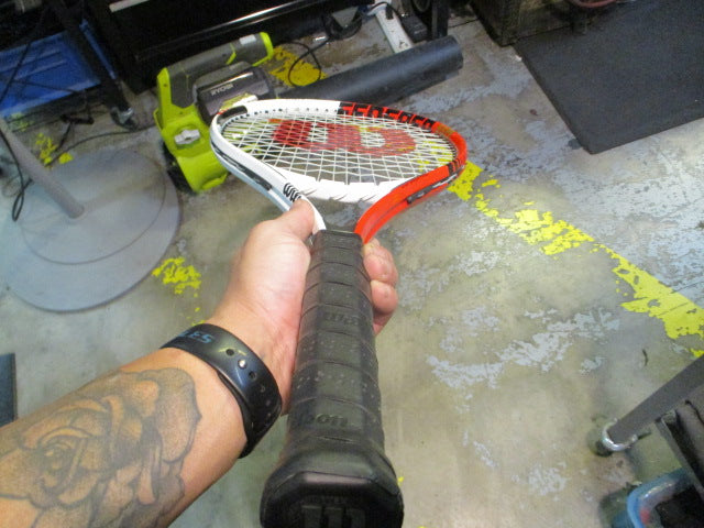 Load image into Gallery viewer, Used Wilson Federer 110 27&quot; Tennis Racquet
