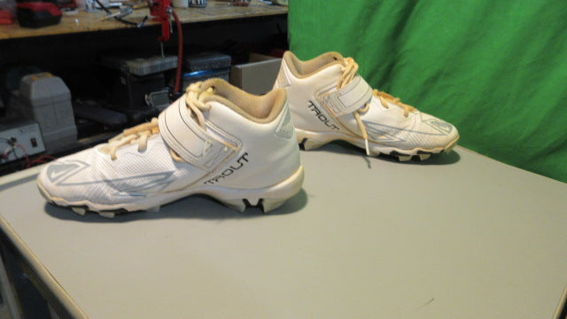 Load image into Gallery viewer, Used Nike Trout Cleats Size 5
