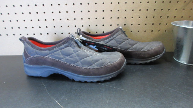 Load image into Gallery viewer, Used Lands' End Weatherfield Quilted Zip Up Hiking Shoe - Size 10
