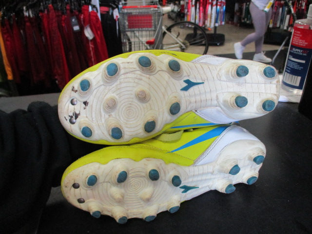 Load image into Gallery viewer, Used Diadora Verona 2 Size 2 Soccer Cleats
