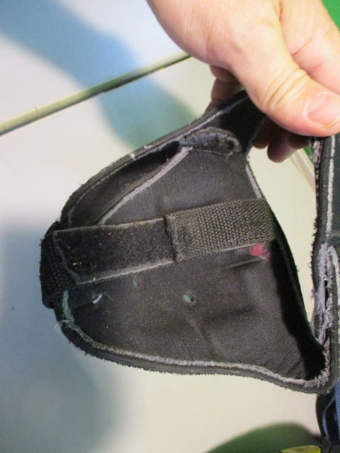 Load image into Gallery viewer, Used asics Black Wrestling HEAD GEAR
