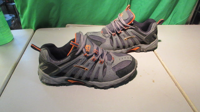 Load image into Gallery viewer, Used LA Gear Hiking Shoes Size 7.5
