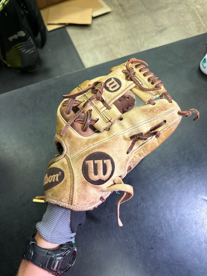 Load image into Gallery viewer, Used Wilson A2000 1786 Pro Stock 11.5" Tan Leather Glove RHT
