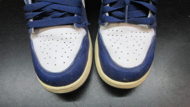Load image into Gallery viewer, Used Nike Air Jordan Basketball Shoes - Size Youth 5
