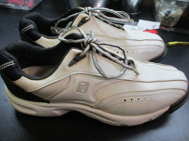 Load image into Gallery viewer, Used Foot-Joy Golf Shoes Size 9
