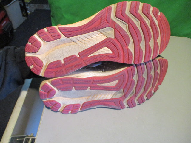 Load image into Gallery viewer, Used Asics GT-2000 Size 9.5 Running Shoes
