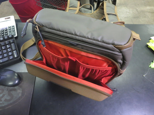 Used Simms Headwaters Fly Fishing Chest Pack with Hydration Bladder Pocket