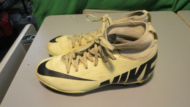 Load image into Gallery viewer, Used Nike Mercurial Superfly Youth 3.5 Soccer Cleats

