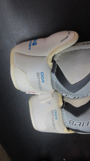 Load image into Gallery viewer, Used Bauer Nexus 600 Hockey Elbow Pads - Size Medium
