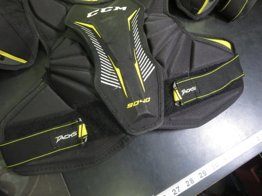 Used CCM Tacks 9040 Jr. Shoulder Pads Size Large