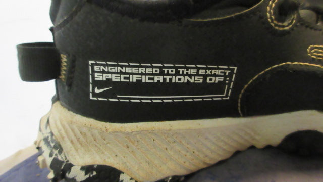 Load image into Gallery viewer, Used Nike Future Field Cleats Youth Size 4.5
