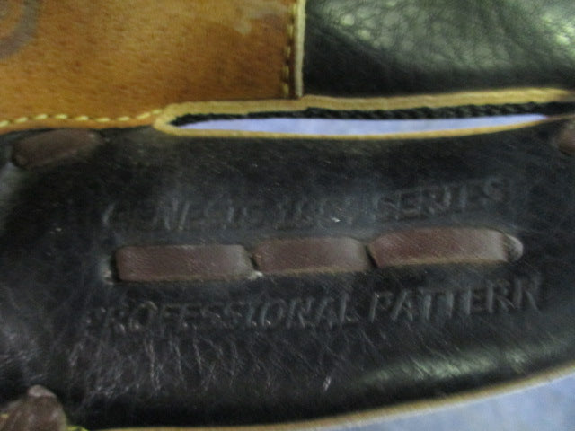 Load image into Gallery viewer, Used Louisville Slugger Genesis 1884 10&quot; Glove - RHT
