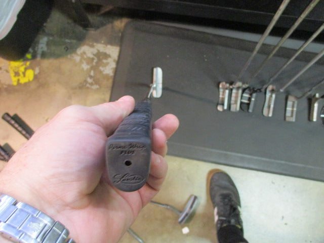 Load image into Gallery viewer, Used Lion Target Line Copper Insert RH 36&quot; Putter
