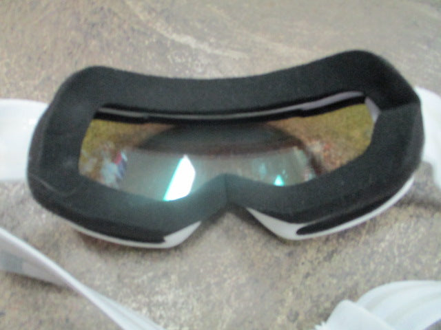 Load image into Gallery viewer, Used Giro White Snow Goggles
