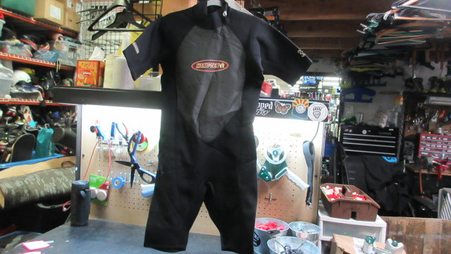 Load image into Gallery viewer, Used Hang Ten Shorty Wetsuit - Size XL
