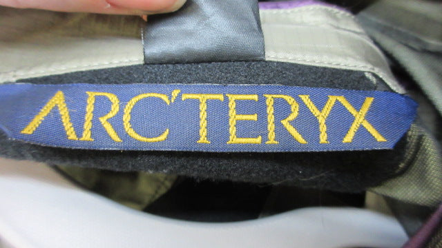 Load image into Gallery viewer, Used Arc'Teryx Theta LT Gore-Tex Shell Jacket - Small
