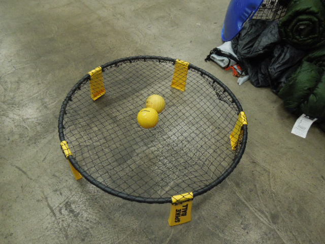 Load image into Gallery viewer, Used Spike Ball Yard Game Set of Two Spike Balls and Net
