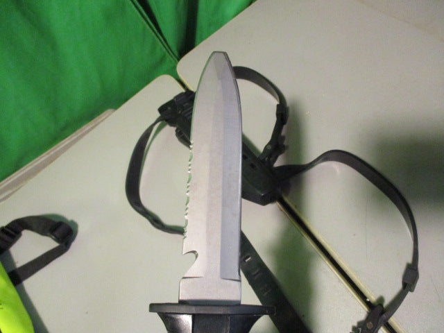 Load image into Gallery viewer, Used OM Scuba DIVE KNIFE 5&quot; Blade
