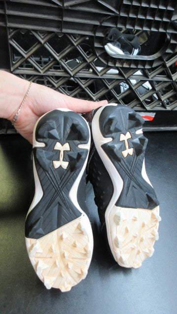 Load image into Gallery viewer, Used Under Armour Leadoff Baseball Cleats - Size Youth 2
