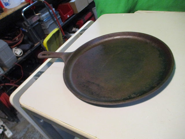 Load image into Gallery viewer, Used Lodge 10.5&quot; Cast Iron Griddle
