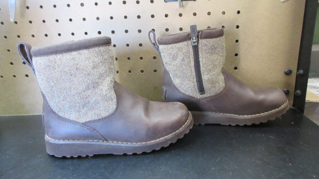 Load image into Gallery viewer, Used UGG Bayson Winter Boots - Size Youth 13
