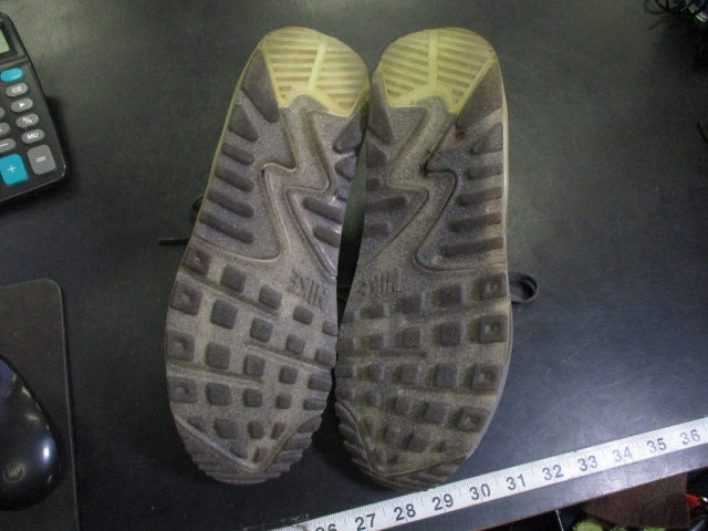 Load image into Gallery viewer, Used Nike Air Max Terrascape 90 Size 9.5
