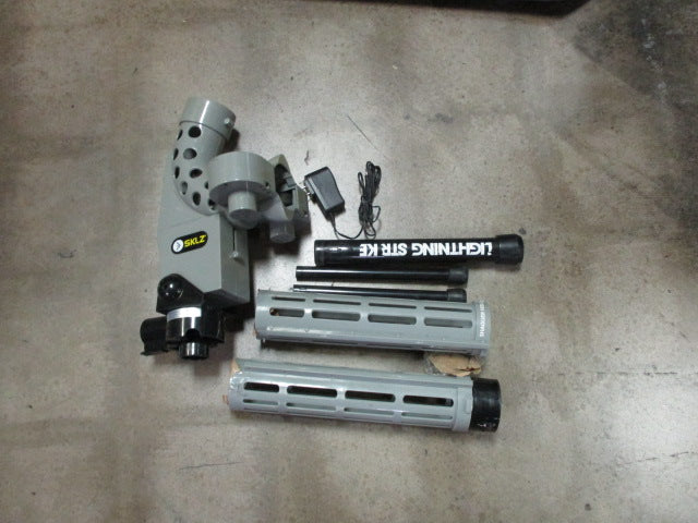 Load image into Gallery viewer, Used SKLZ Lightning Strike 30MPH Pitching Machine Balls Not Included
