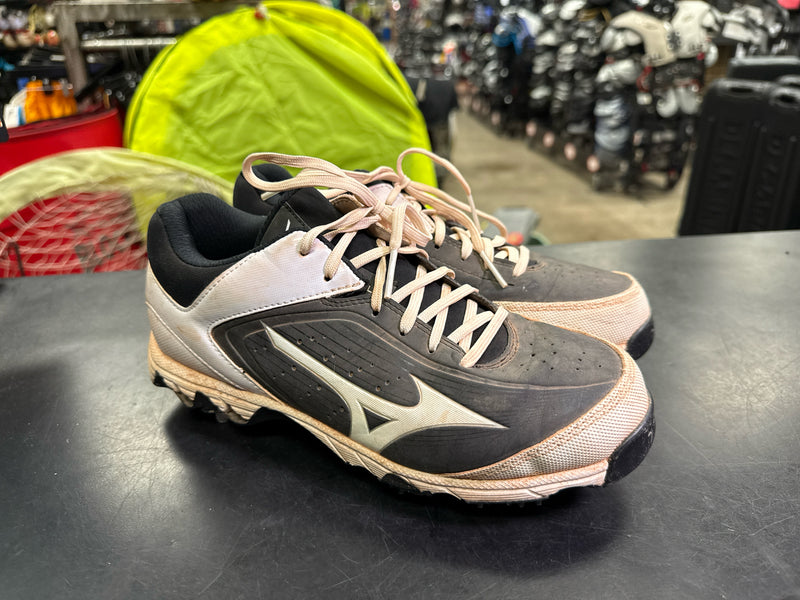 Load image into Gallery viewer, Used Mizuno 9 Spike Metal Cleats Size 8.5
