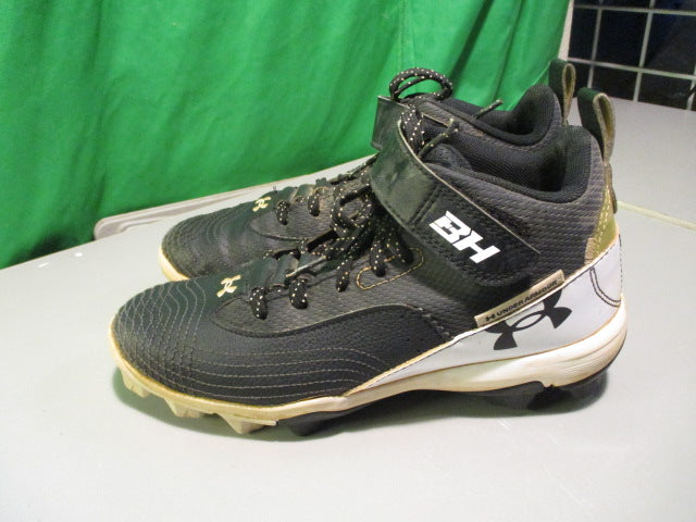 Load image into Gallery viewer, Used Under Armour BH Size Youth 4.5 Cleats
