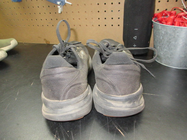 Load image into Gallery viewer, Used Brooks Revel 8 Sneakers - Size 9
