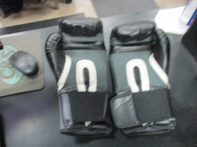 Load image into Gallery viewer, Used Everlast 16oz Boxing Gloves - Straps Have Wear
