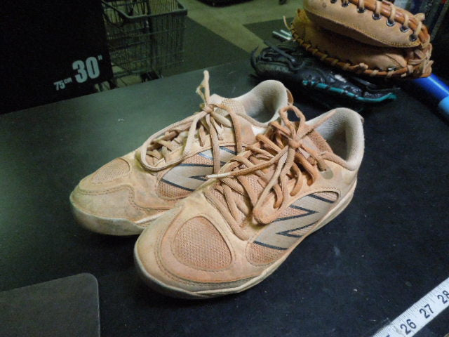 Load image into Gallery viewer, Heavy Use New Balance 3000V7 FreshFoam Molded Cleats Size 3.5
