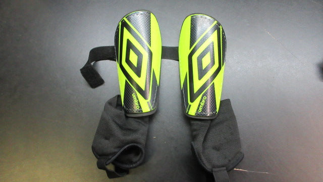 Load image into Gallery viewer, Used Umbro Soccer Shin Guard - Size Small
