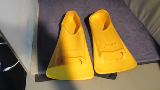 Used Finis Zoomers Swim Fins 10.5-11.5 Mens - Slight Tear Near Ankle