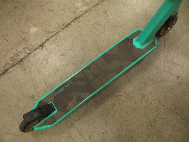 Load image into Gallery viewer, Used Fuzion X5 Trick Scooter
