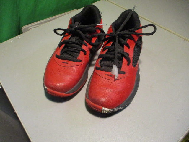 Load image into Gallery viewer, Used Under Armour Size 3Y Basketball Shoes
