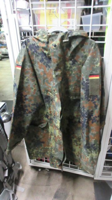 Load image into Gallery viewer, Used German Flecktarn Camo Parka Jacket Adult Size XL Extra Long - peeling liner

