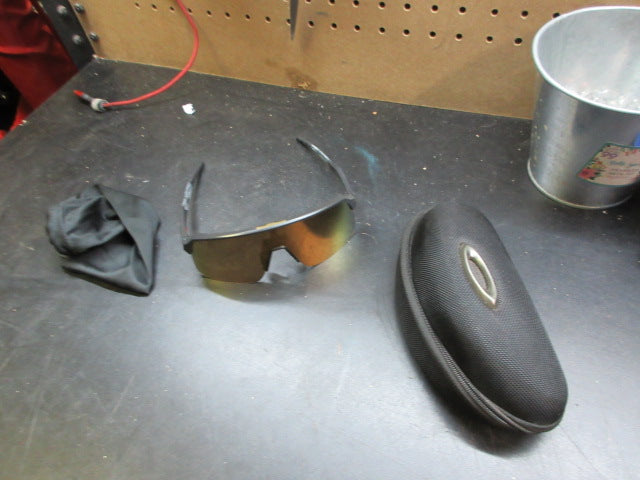 Load image into Gallery viewer, Used Oakley Sutro Sunglasses W/ Case
