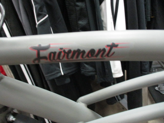 Load image into Gallery viewer, Used Huffy Fairmont 26&quot; Beach Cruiser W/ speedometer
