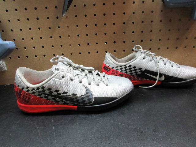 Load image into Gallery viewer, Used Nike Mercurial Vapor 13 Academy NJR IC Indoor Soccer Shos - Size Youth 5.5
