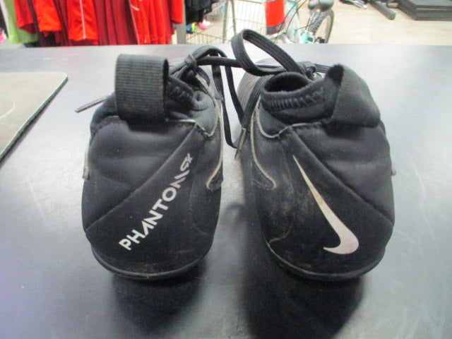 Load image into Gallery viewer, Used Nike Phantom Soccer Cleats Size 2.5

