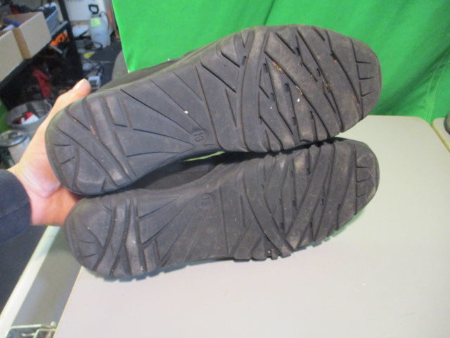 Load image into Gallery viewer, Used All In Motion Size 13 Water Shoes
