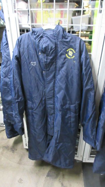 Load image into Gallery viewer, Used Arena Scottsdale Aquatic Club Swim Parka Adult Size Medium
