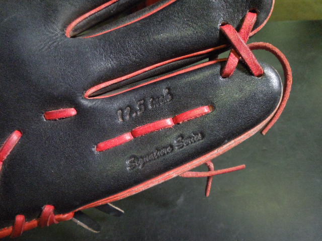 Load image into Gallery viewer, Used 44 Pro Signiture Series 11.5" RHT Infield Glove
