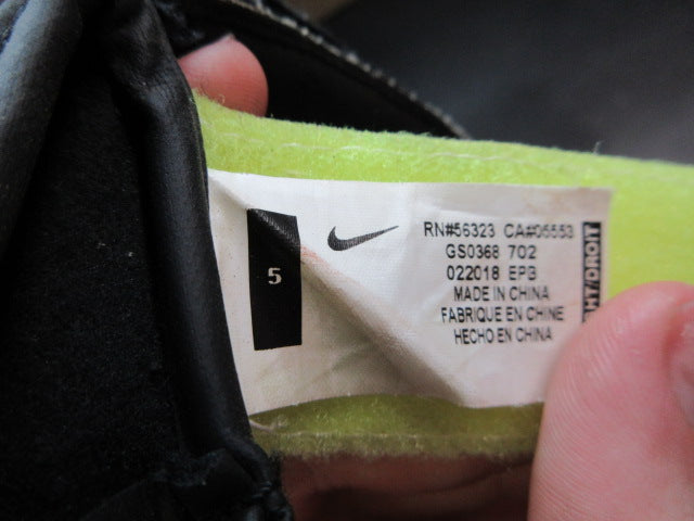 Load image into Gallery viewer, Used Nike GK Match Goalkeeper Gloves - Size 5
